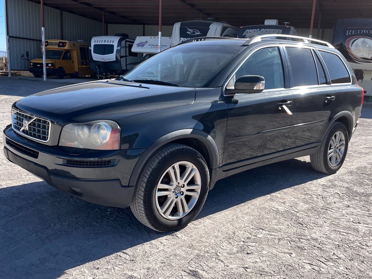 2010-volvo-xc90-image-1