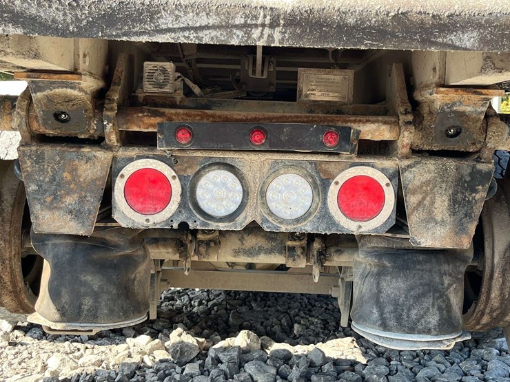 2020-freightliner-122sd-image-43