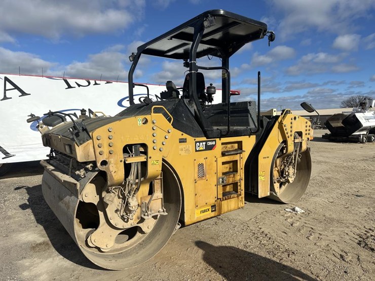 caterpillar-cb64b-image-1