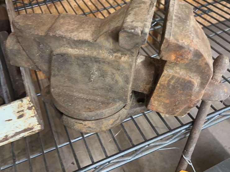 vise,-sockets,-pull-bar,-c-clamp-image-2