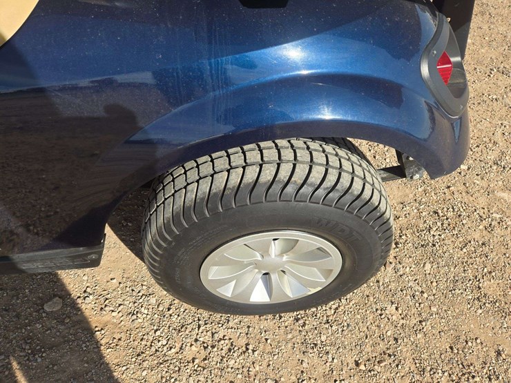 cushman-s61-shuttle-8-72-volt-golf-cart-image-5