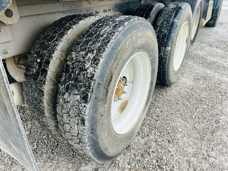 1999-freightliner-tri-axle-dump-truck-image-21