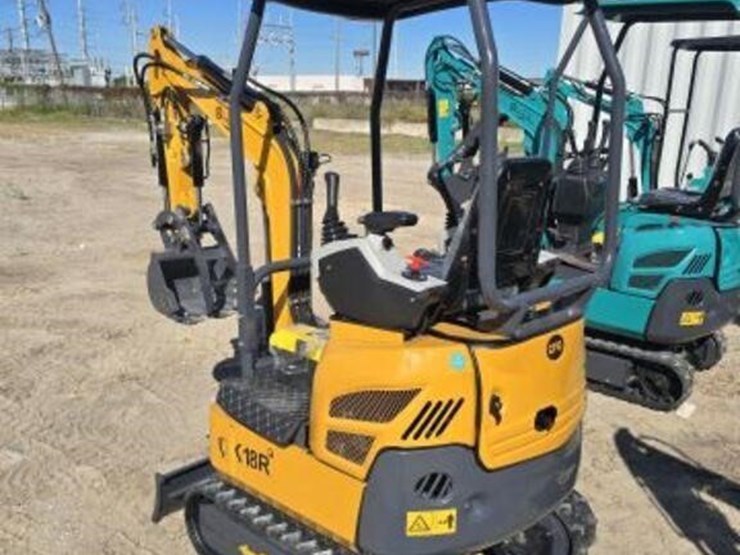 cfg-mini-excavator-qk18r-with-hydraulic-thumb-image-3
