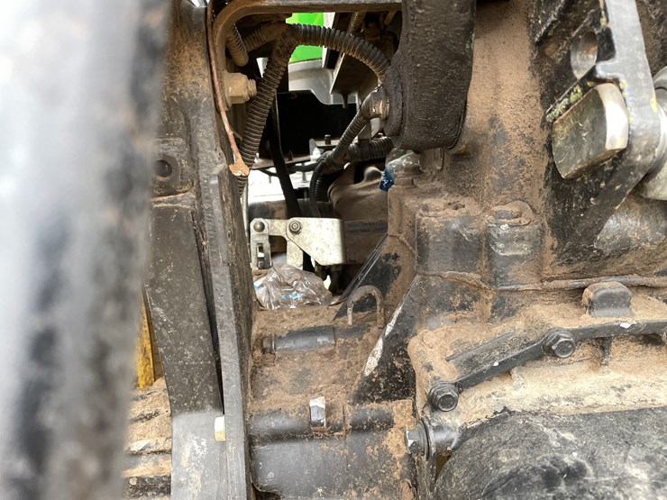 john-deere-3032e-image-32