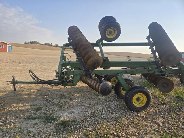 john-deere-220-image-12