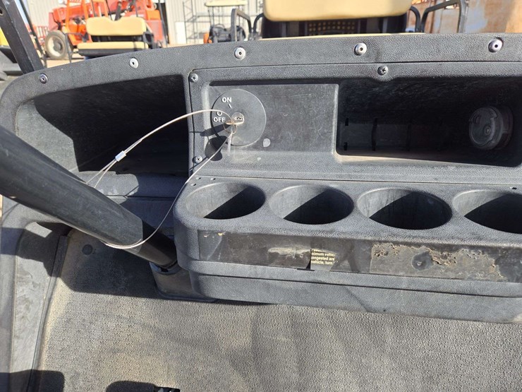 2017-e-z-go-txt-elite-lithium-golf-cart-image-16