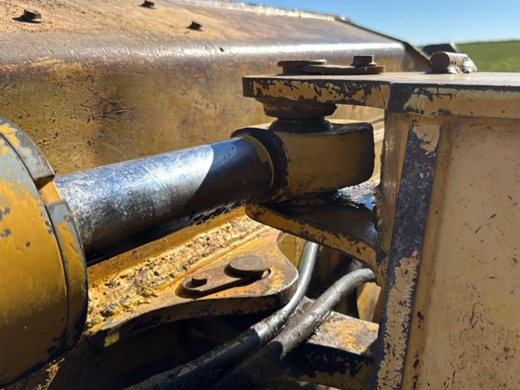 2008-deere-750j-xlt-image-30