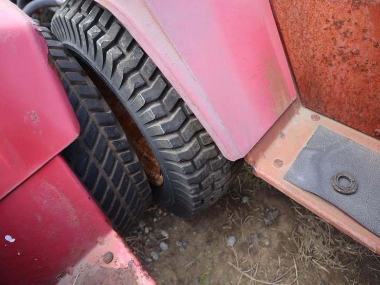 wheel-horse-lawn-&-garden-tractor-image-11