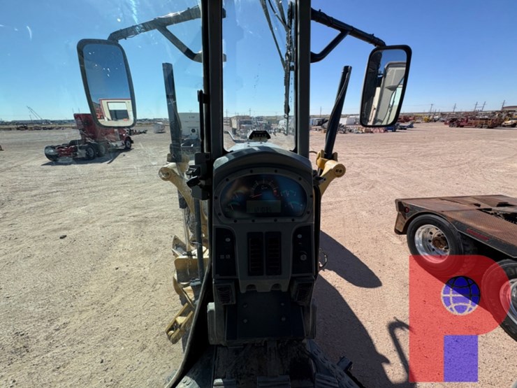 2012-caterpillar-140m2-image-12