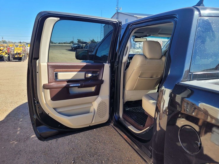 2016-ram-1500-laramie-image-5