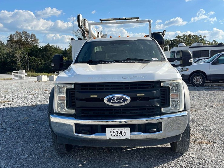 2017-ford-f550-xl-image-13