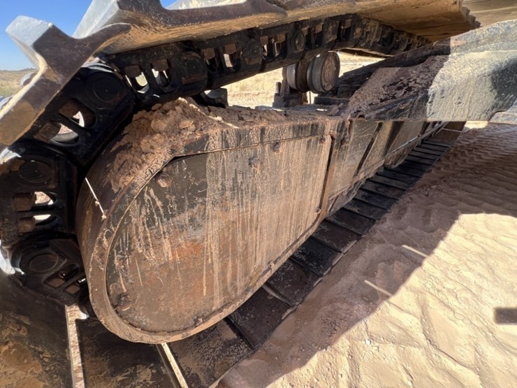 2019-deere-670g-lc-image-41