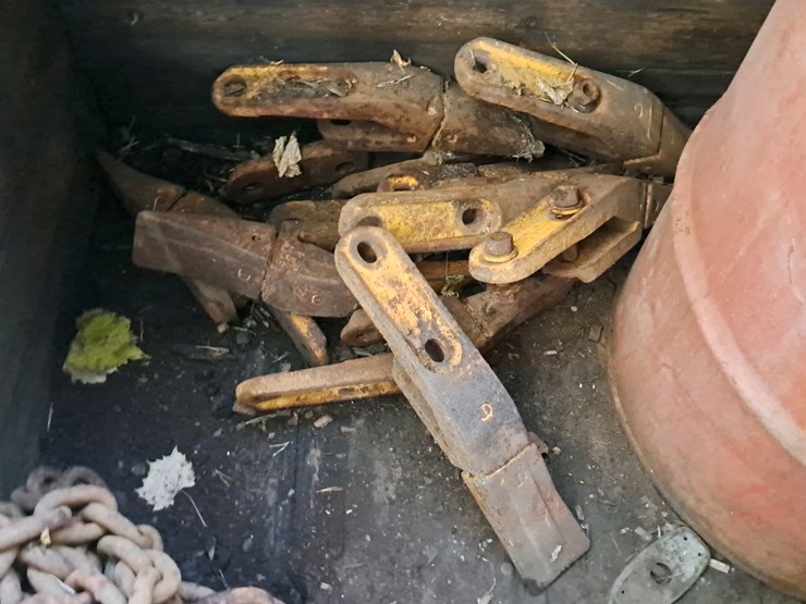 #701-•-53'-semi-trailer-and-contents-image-18