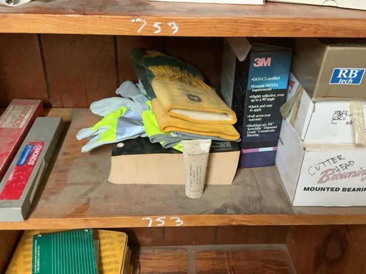 #753-•-grinder-stones,-spider-gauge,-bearings-and-miscellaneous-parts-image-43