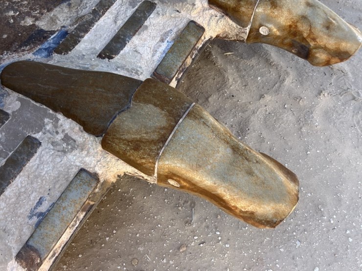 2019-deere-670g-lc-image-19