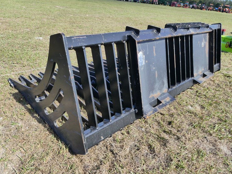 r75-quick-attach-rock-bucket-image-2