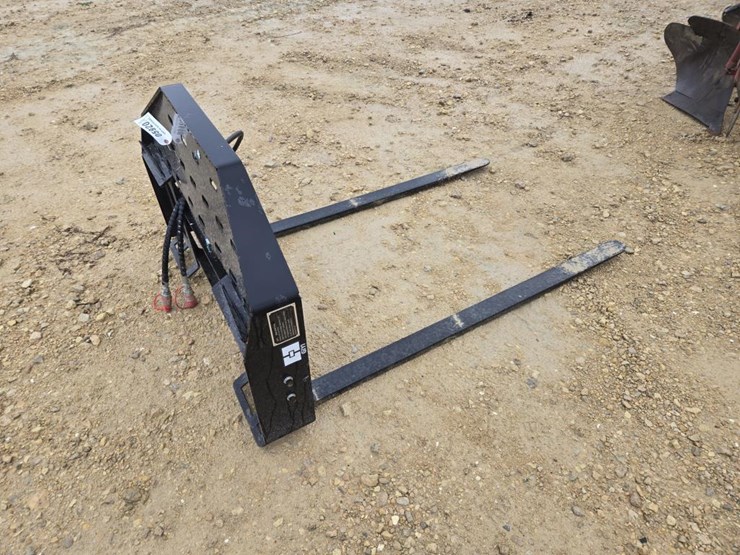 #5920-•-new-60"-hyd.-adjustable-skid-steer-pallet-forks-image-6