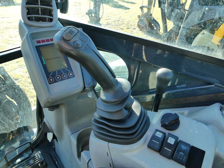 2022-deere-35g-image-16