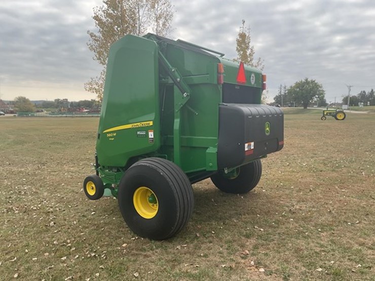 2023-john-deere-560m-image-3