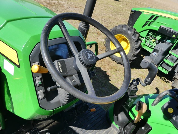 2023-john-deere-5105m-image-12