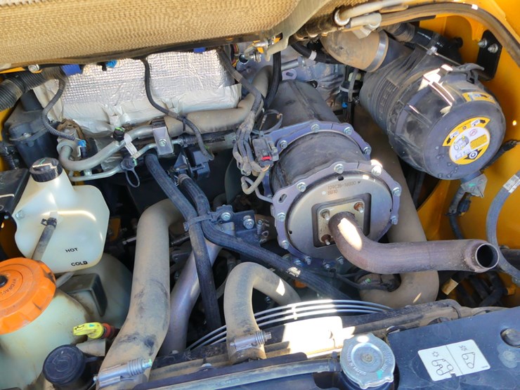 2023-deere-318g-image-10