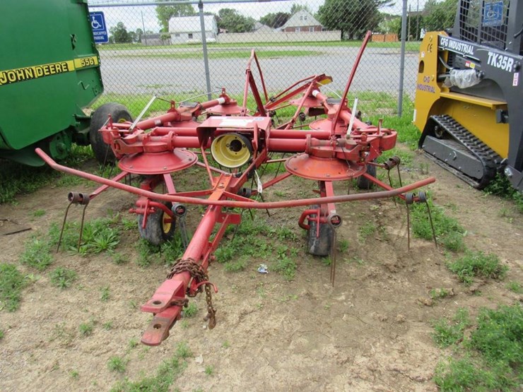 new-holland-169-image-1