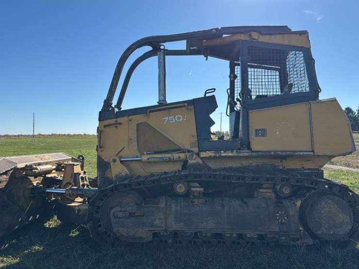 2008-deere-750j-xlt-image-6