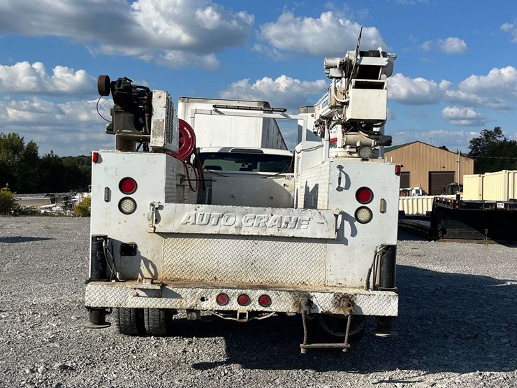 2017-ford-f550-xl-image-32