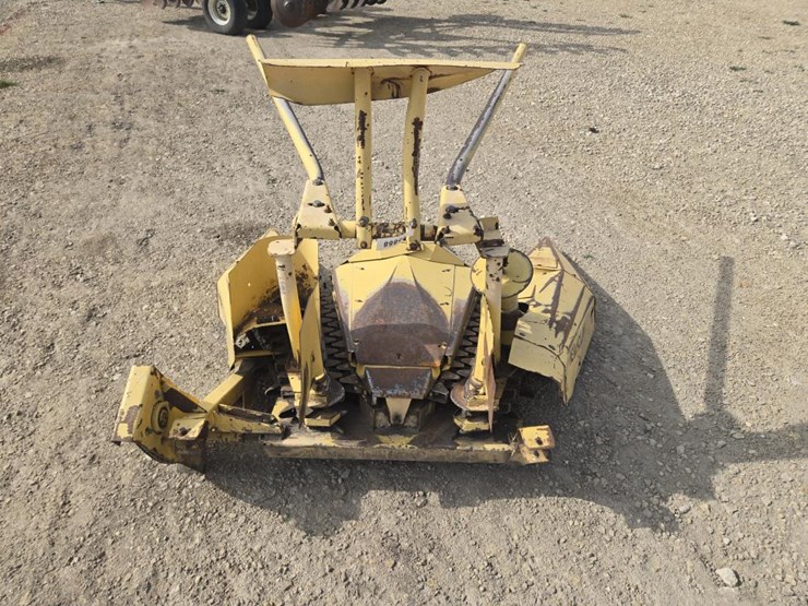 new-holland-824-image-4