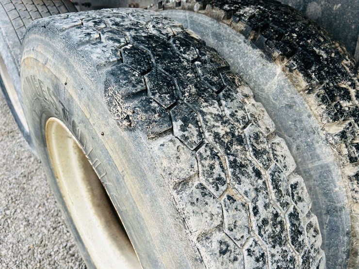 1999-freightliner-tri-axle-dump-truck-image-15