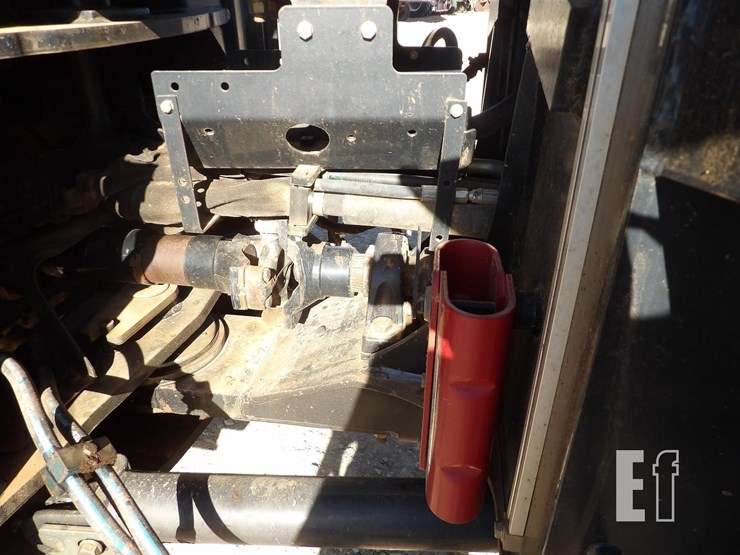 new-holland-t9040-image-9