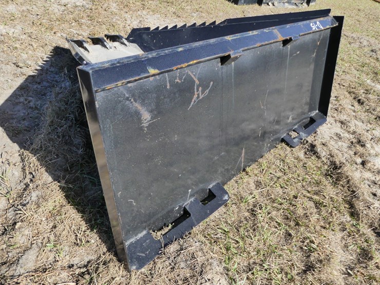 jmr-attachments-quick-attach-dirt-scoop-image-2