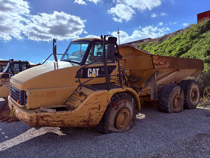 2007-caterpillar-740-image-1