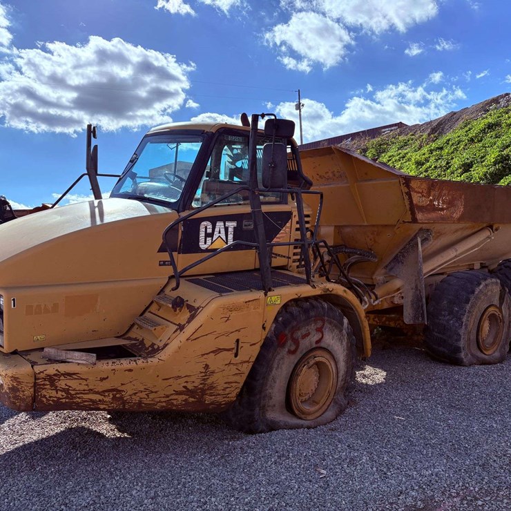 2007 CATERPILLAR 740