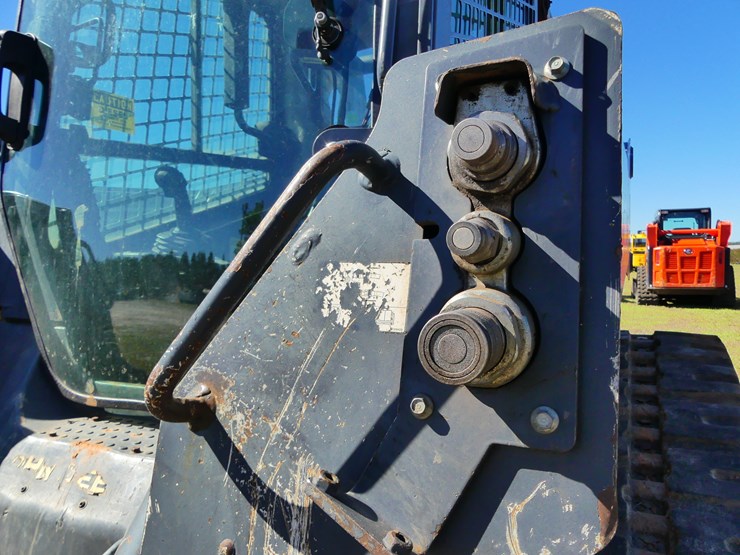 2018-deere-323e-image-10