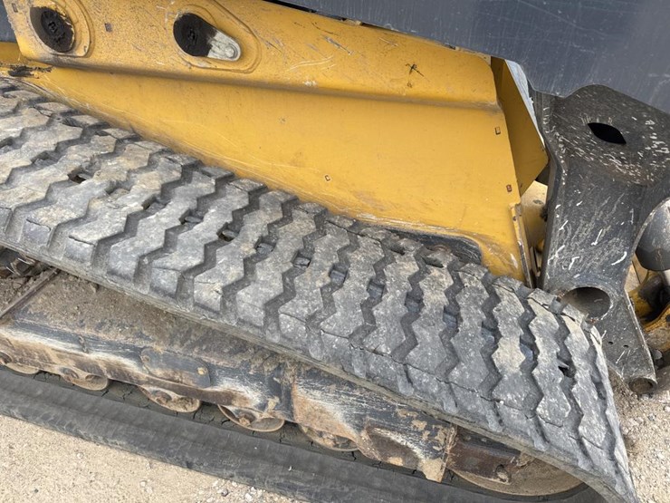 2019-deere-331g-image-16