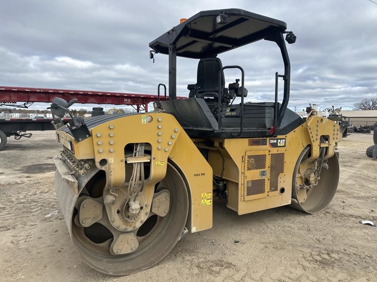 caterpillar-cb64b-image-5