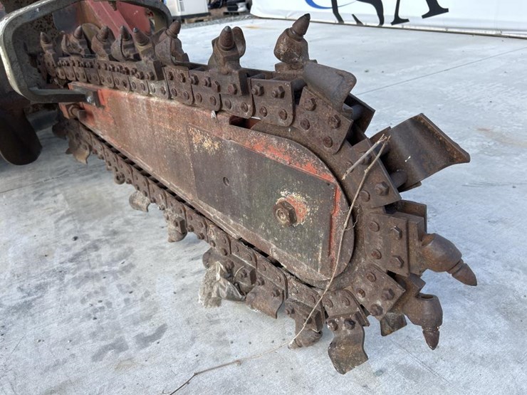 ditch-witch-2300-image-21