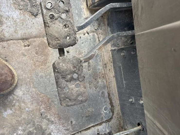 2008-case-570l-xt-image-33