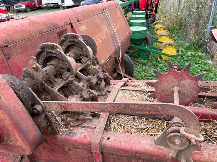 new-holland-67-image-5