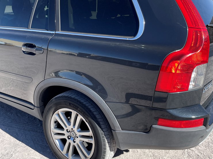 2010-volvo-xc90-image-37