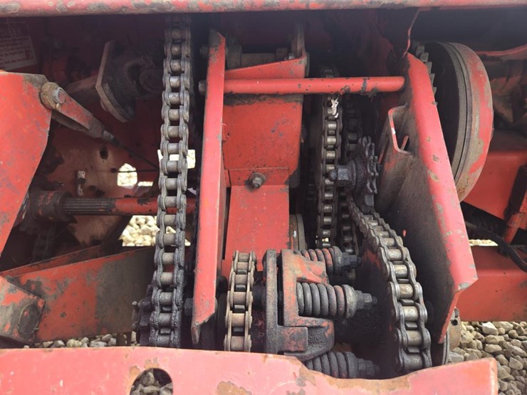 #5869-•-new-idea-pull-type-chopper-w/-2-row-30"-corn-head-image-14