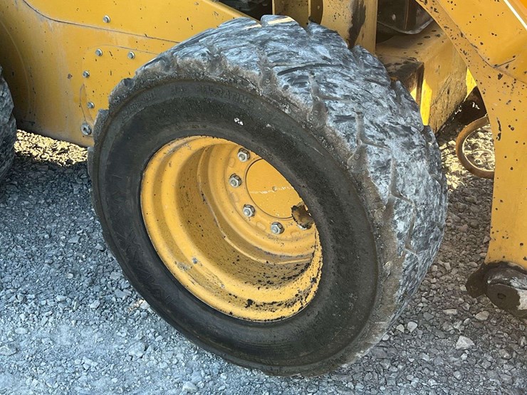 2022-caterpillar-262d3-image-10