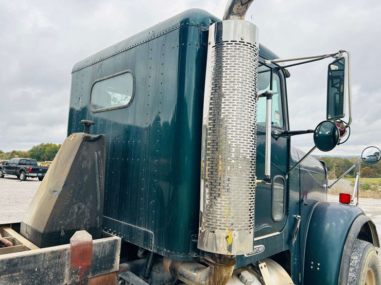 1999-freightliner-tri-axle-dump-truck-image-106