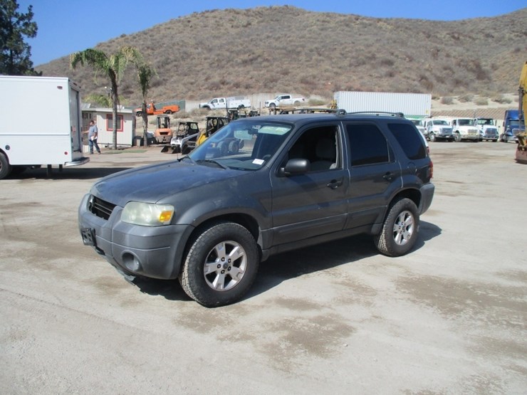 2005-ford-escape-xlt-image-1
