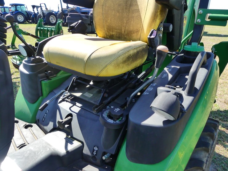 2022-john-deere-1025r-image-14