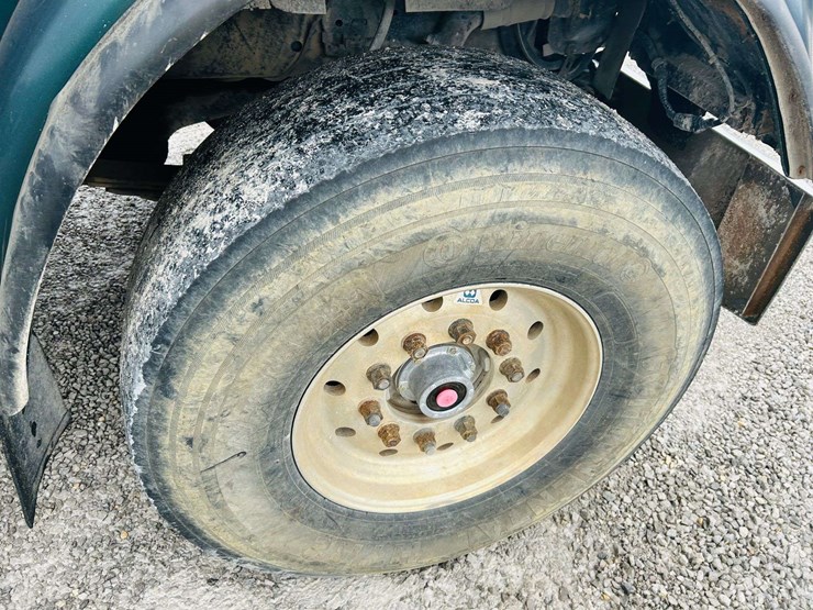 1999-freightliner-tri-axle-dump-truck-image-26