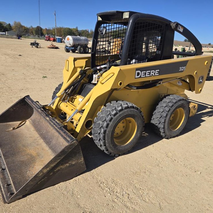 JOHN DEERE 325