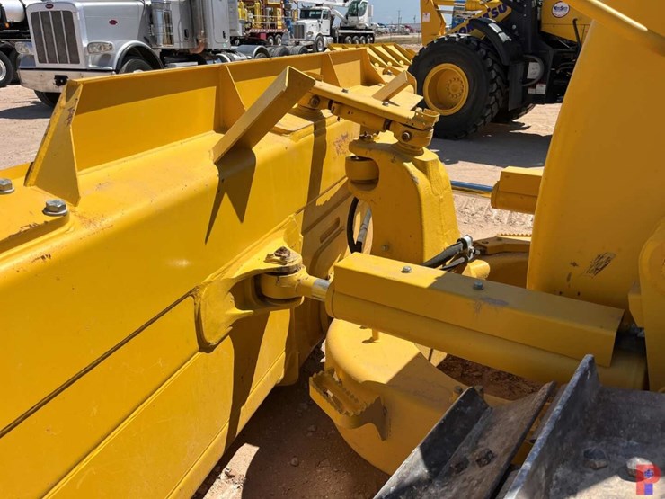 2023-komatsu-d71ex-24-image-10