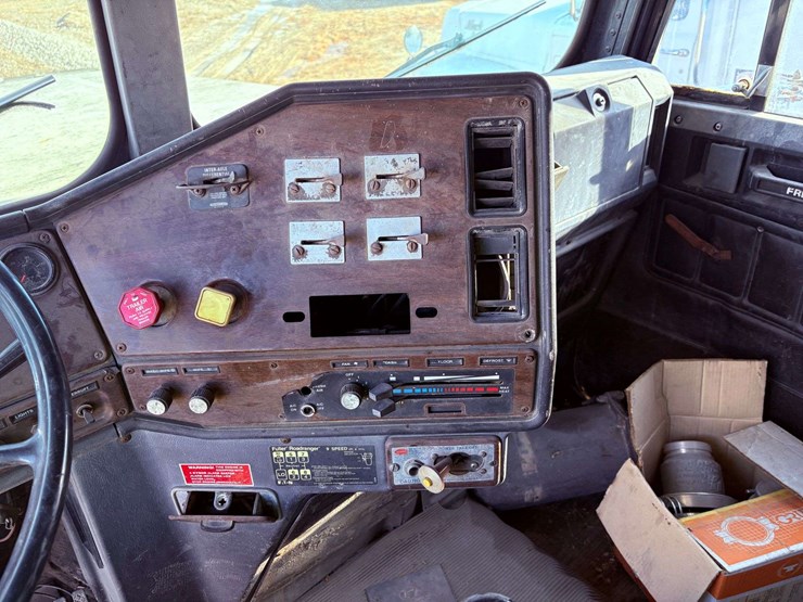 freightliner-t/a-water-truck-image-59